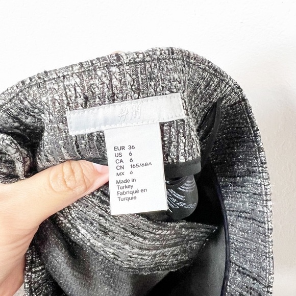 H&M Shiny Black Silver Shiny Women Mini Skirt Size 6 / Fits like a 2 - Picture 4 of 5